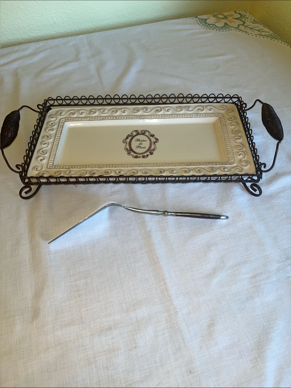 Elegant Server for Home Dining